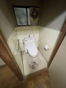 【空き家長崎】実績集⑧　戸町1丁目　トイレは床をやりかえ　リフォーム前